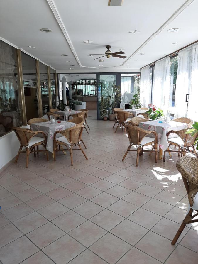 Hotel Alfredo'S Rimini Exterior foto